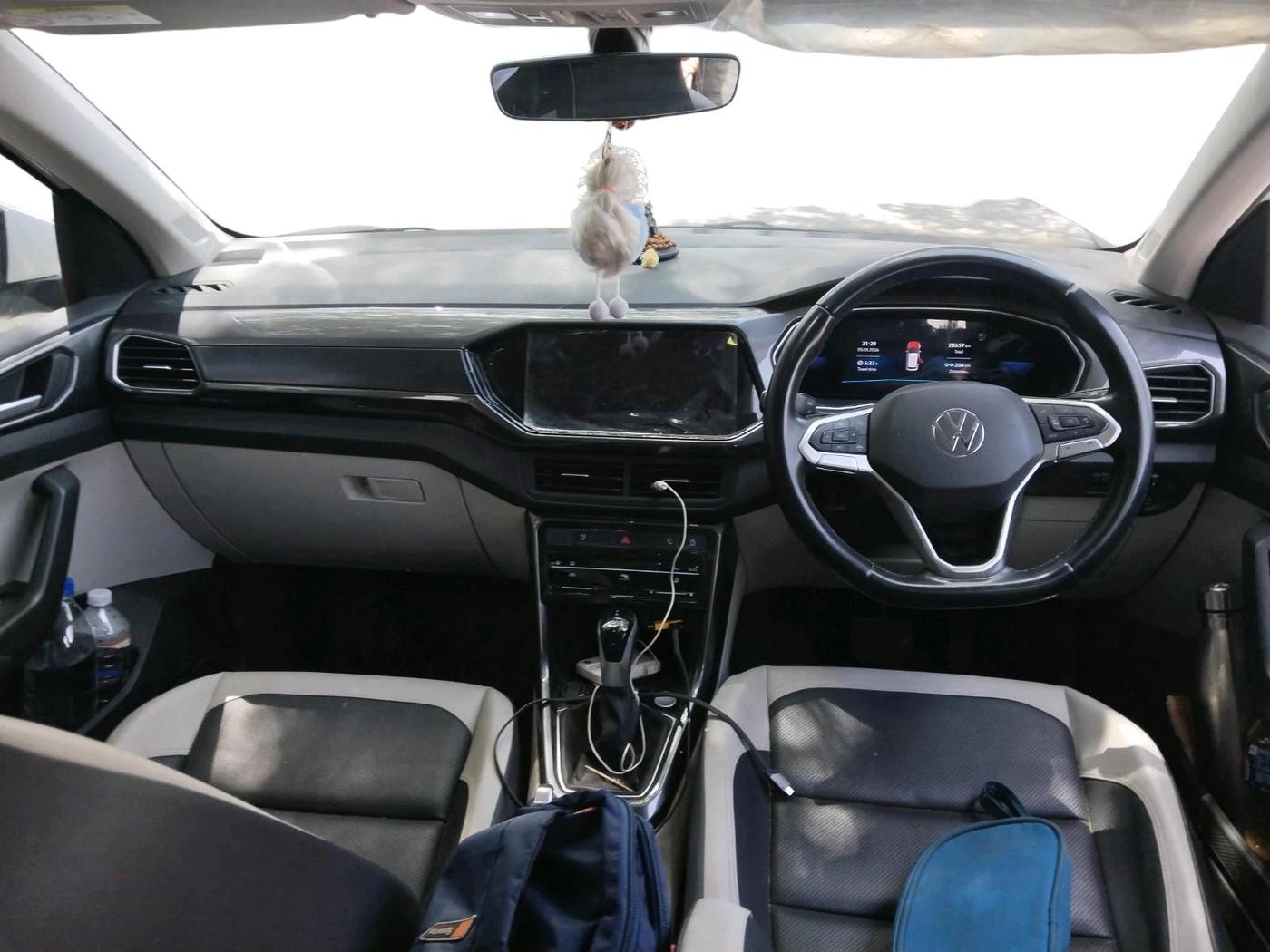 2023 Volkswagen TAIGUN TOPLINE 1.0 TSI AT, Petrol, Automatic, 28,657 km, interior
