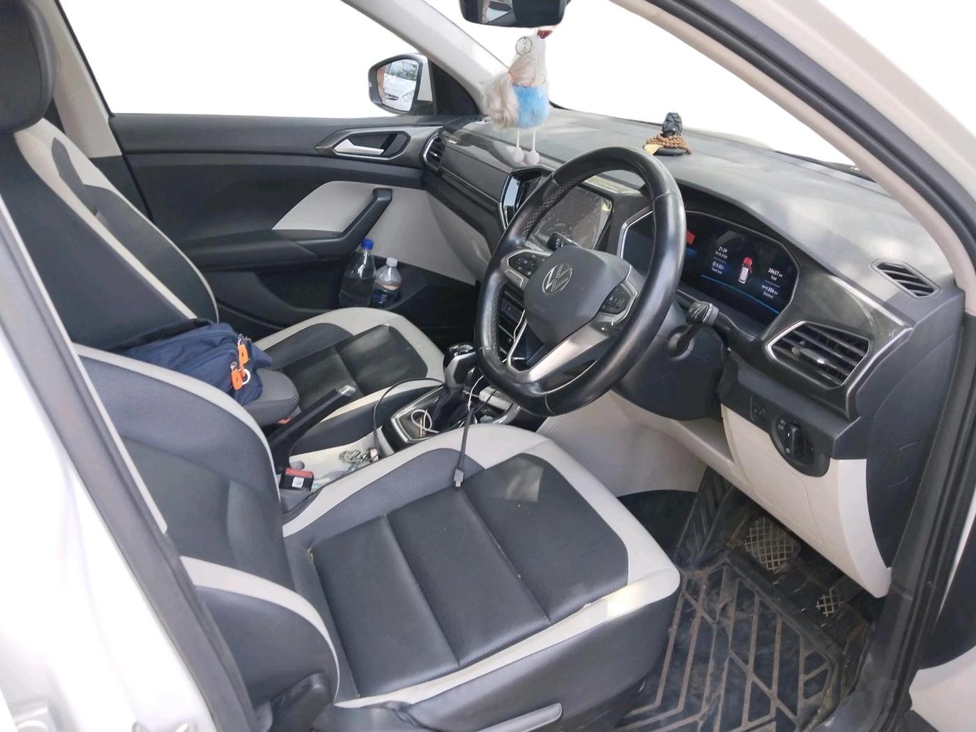 2023 Volkswagen TAIGUN TOPLINE 1.0 TSI AT, Petrol, Automatic, 28,657 km, interior