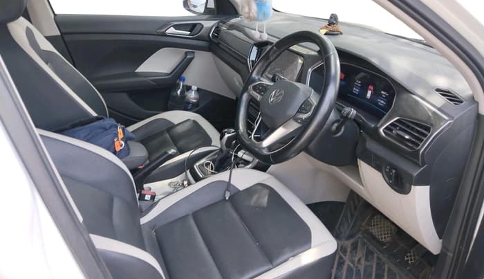 2023 Volkswagen TAIGUN TOPLINE 1.0 TSI AT, Petrol, Automatic, 28,657 km, interior
