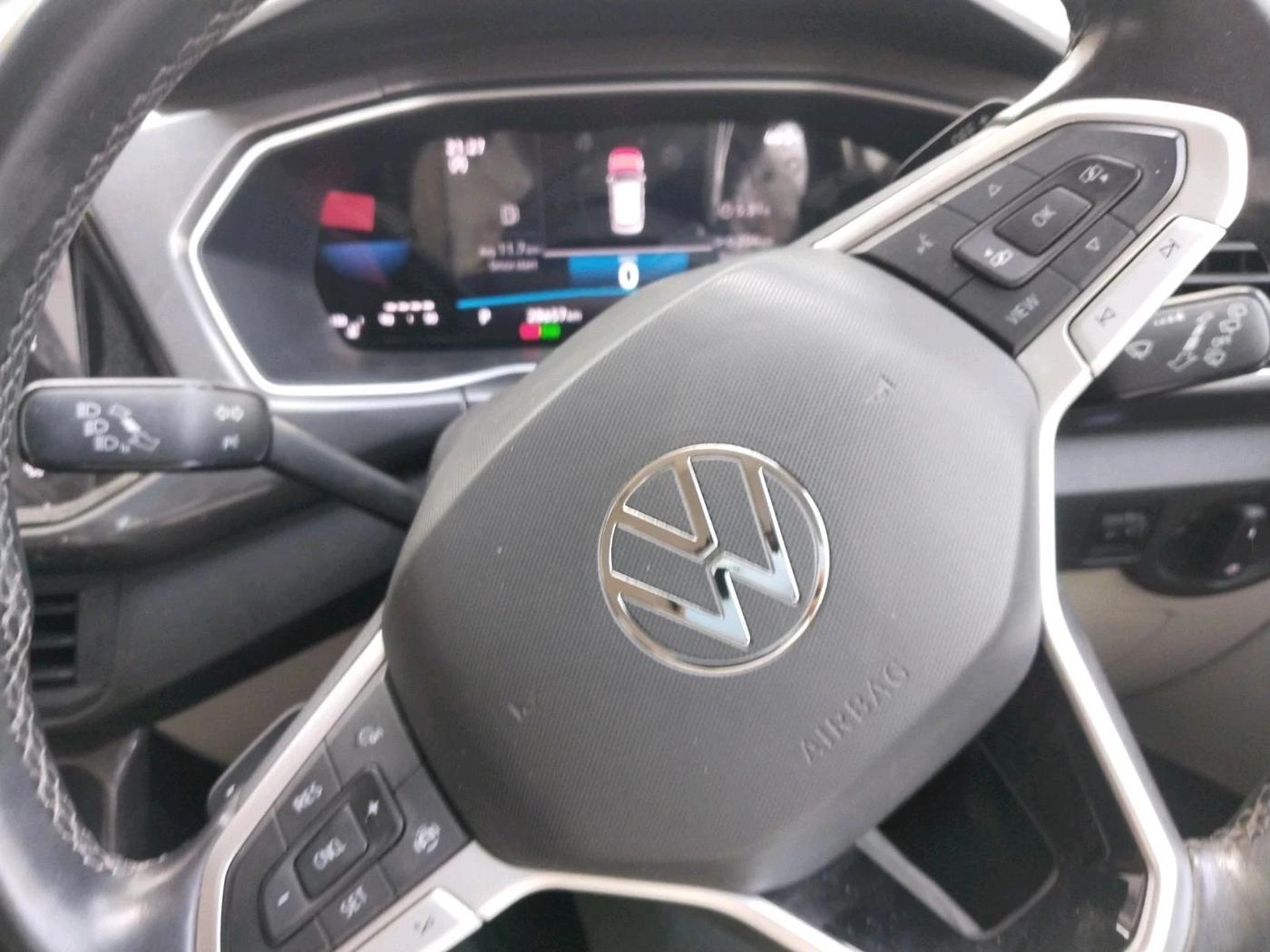 2023 Volkswagen TAIGUN TOPLINE 1.0 TSI AT, Petrol, Automatic, 28,657 km, interior