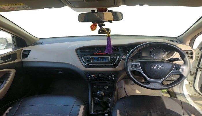 2017 Hyundai Elite i20 SPORTZ 1.2, CNG, Manual, 1,16,351 km, interior