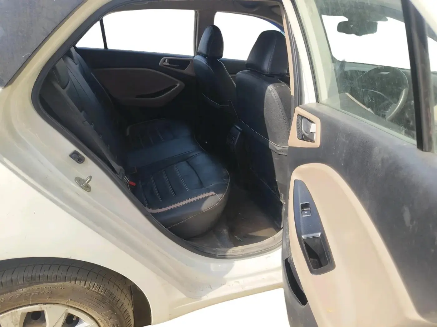 2017 Hyundai Elite i20 SPORTZ 1.2, CNG, Manual, 1,16,351 km, interior