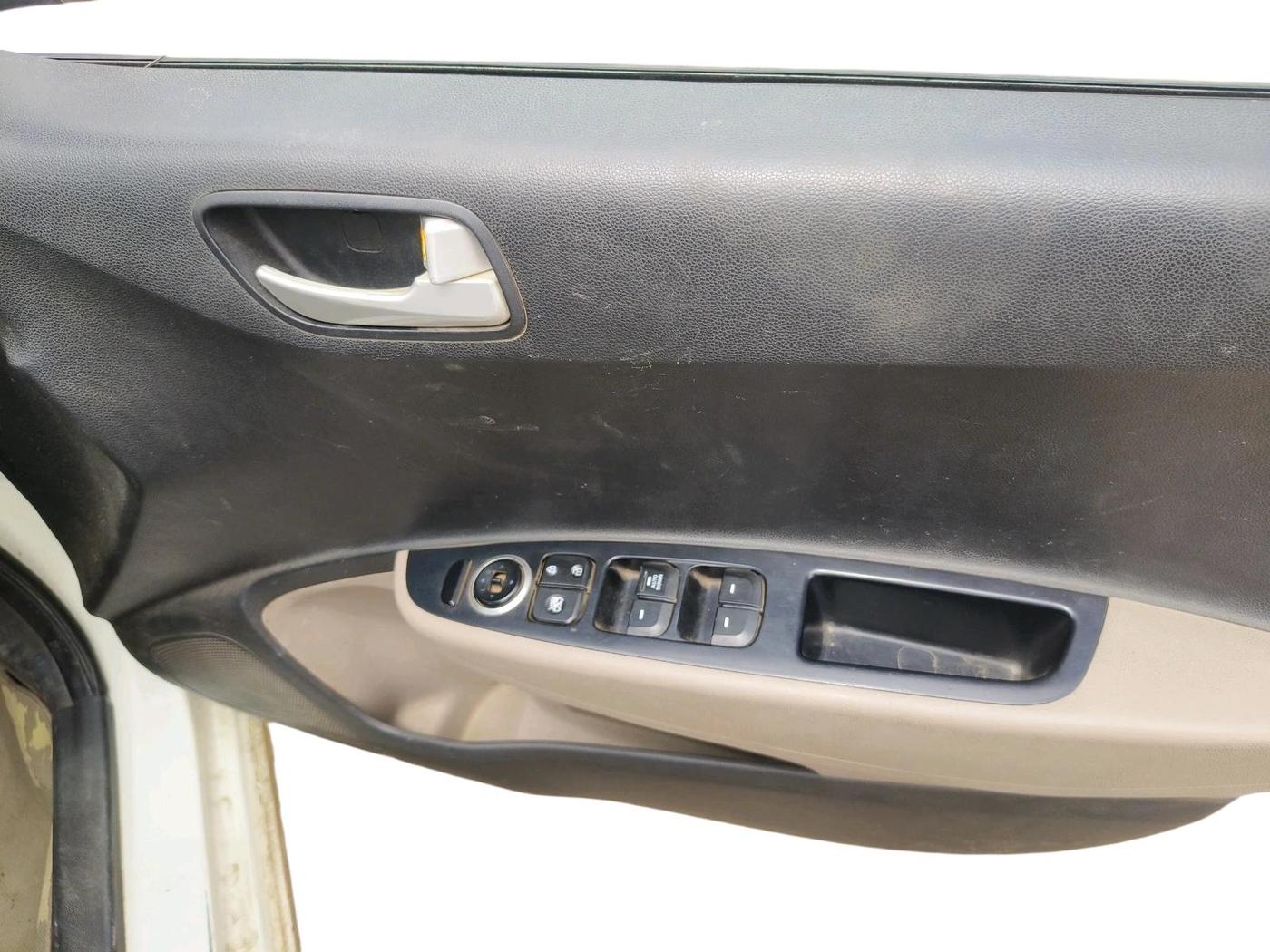 2014 Hyundai Xcent S 1.2, CNG, Manual, 1,25,073 km, interior