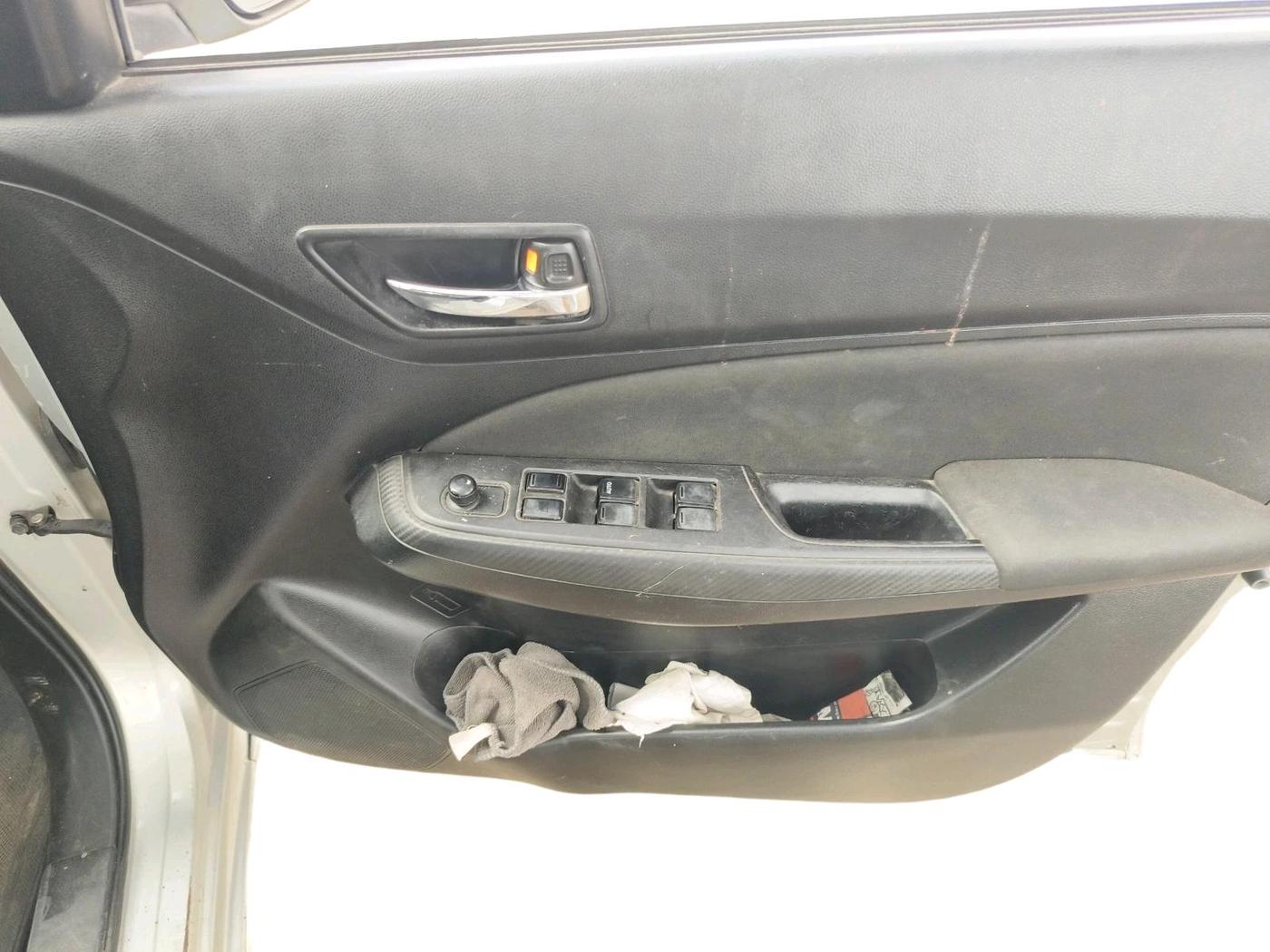 2018 Maruti Swift VXI AMT, CNG, Automatic, 1,46,432 km, interior
