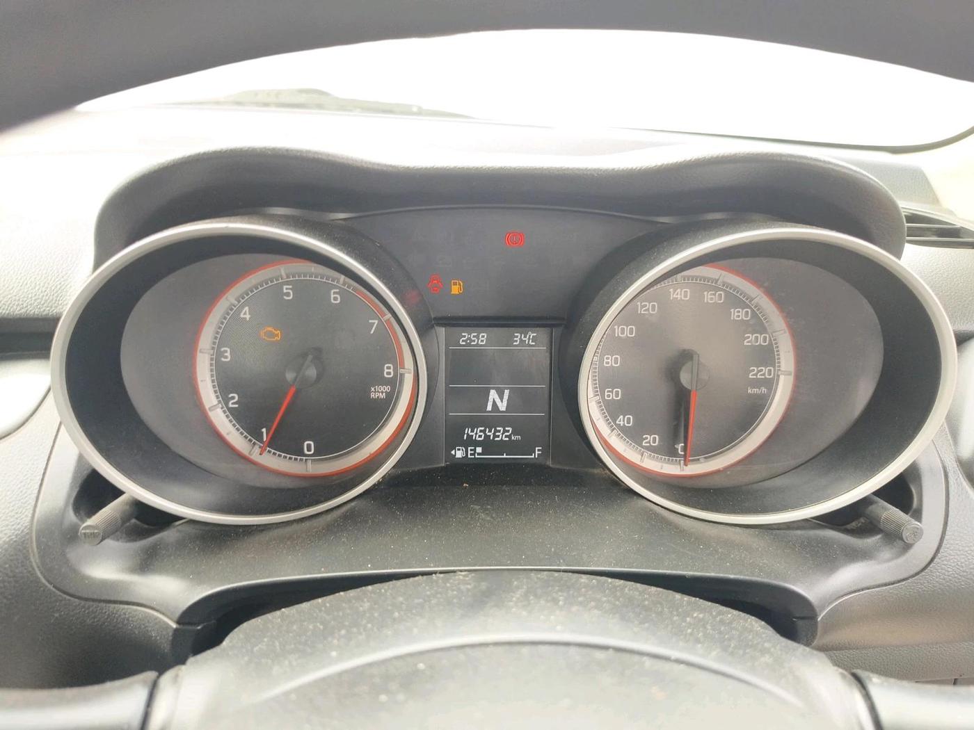2018 Maruti Swift VXI AMT, CNG, Automatic, 1,46,432 km, interior