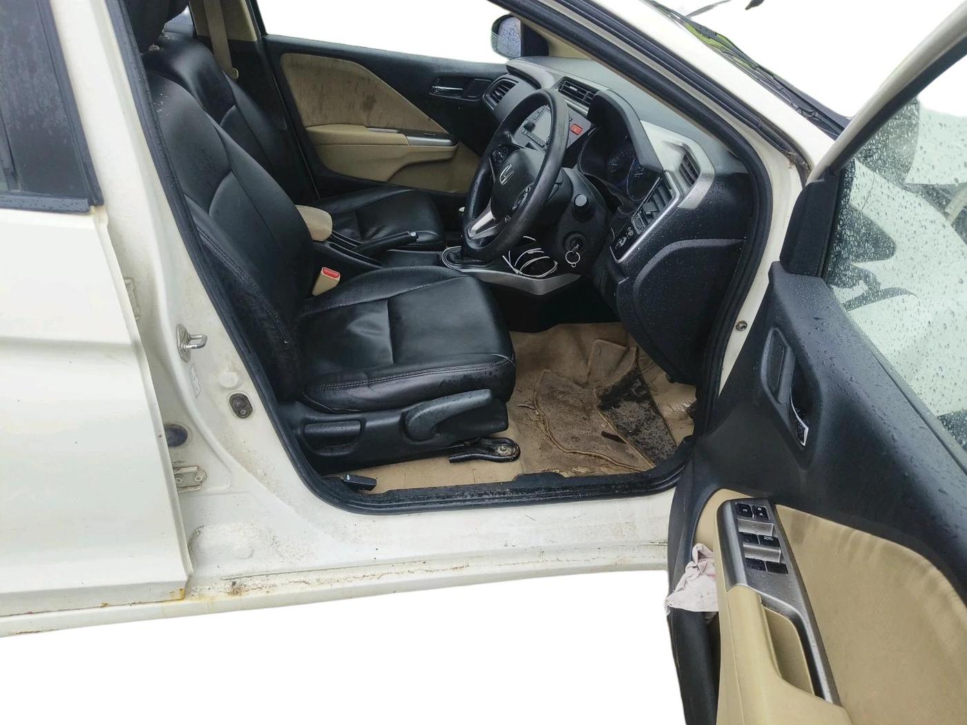 2015 Honda City 1.5L I-DTEC V, Diesel, Manual, 96,286 km, interior