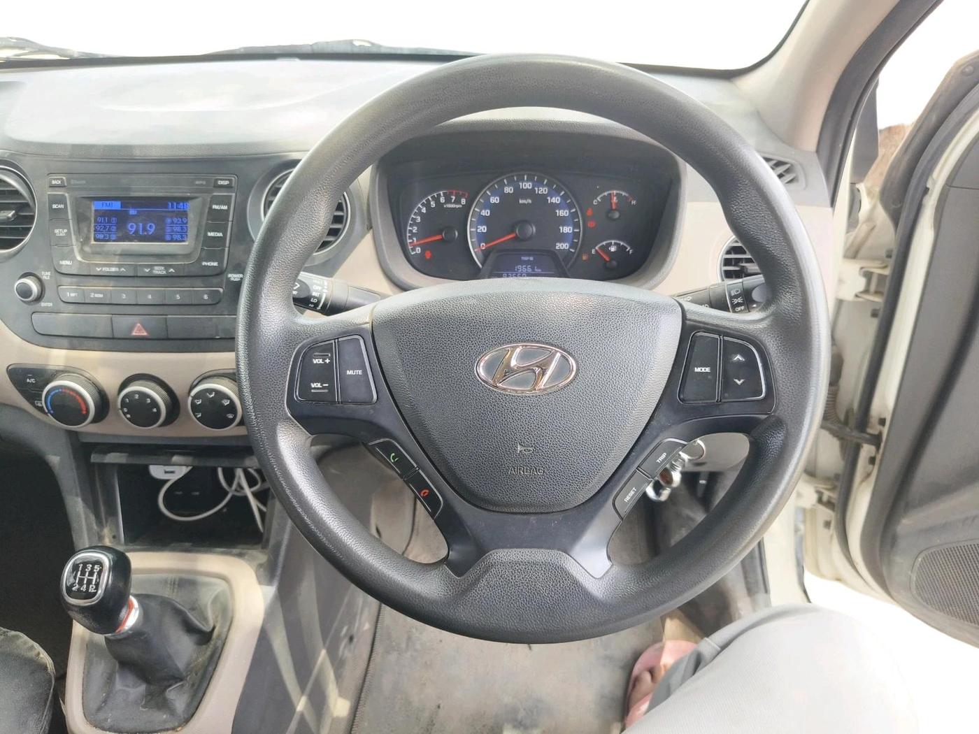 2016 Hyundai Xcent S 1.2, Petrol, Manual, 83,660 km, interior