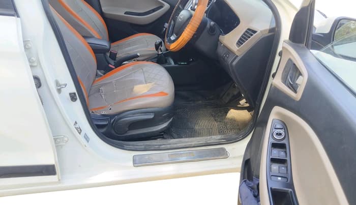 2016 Hyundai Elite i20 ASTA 1.4 CRDI, Diesel, Manual, 1,11,906 km, interior