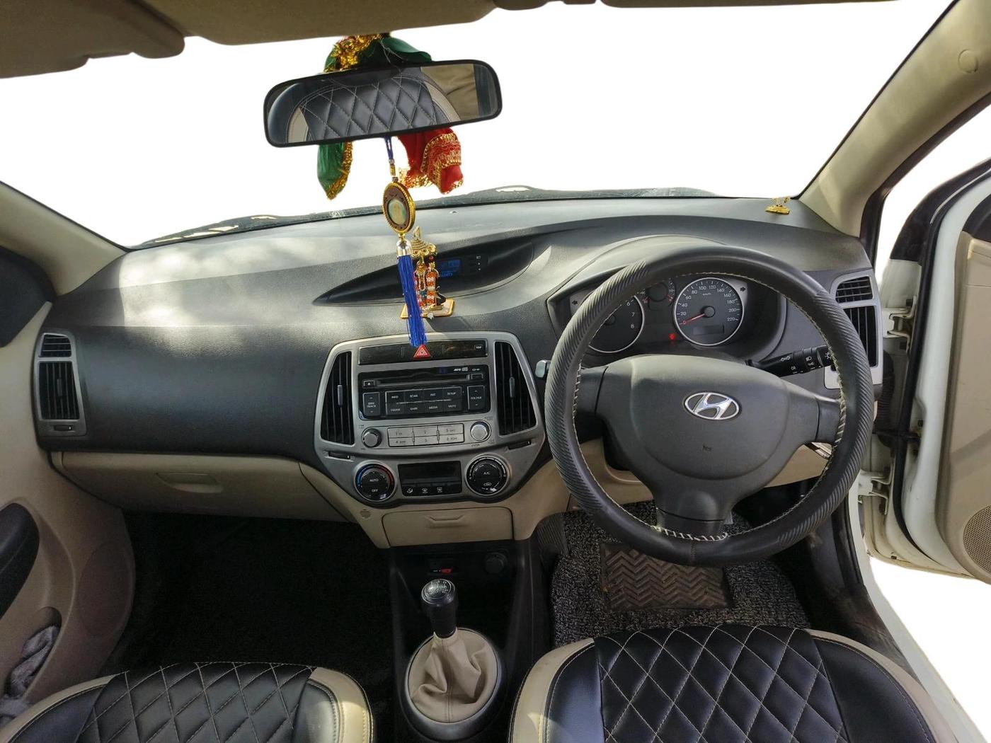 2013 Hyundai i20 MAGNA 1.2, Petrol, Manual, 81,560 km, interior