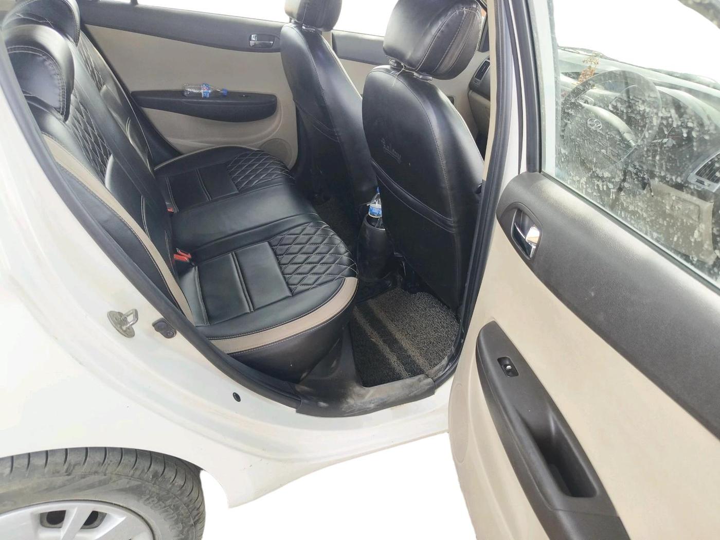 2013 Hyundai i20 MAGNA 1.2, Petrol, Manual, 81,560 km, interior