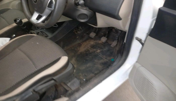 2022 Renault TRIBER RXZ, Petrol, Manual, 50,720 km, interior