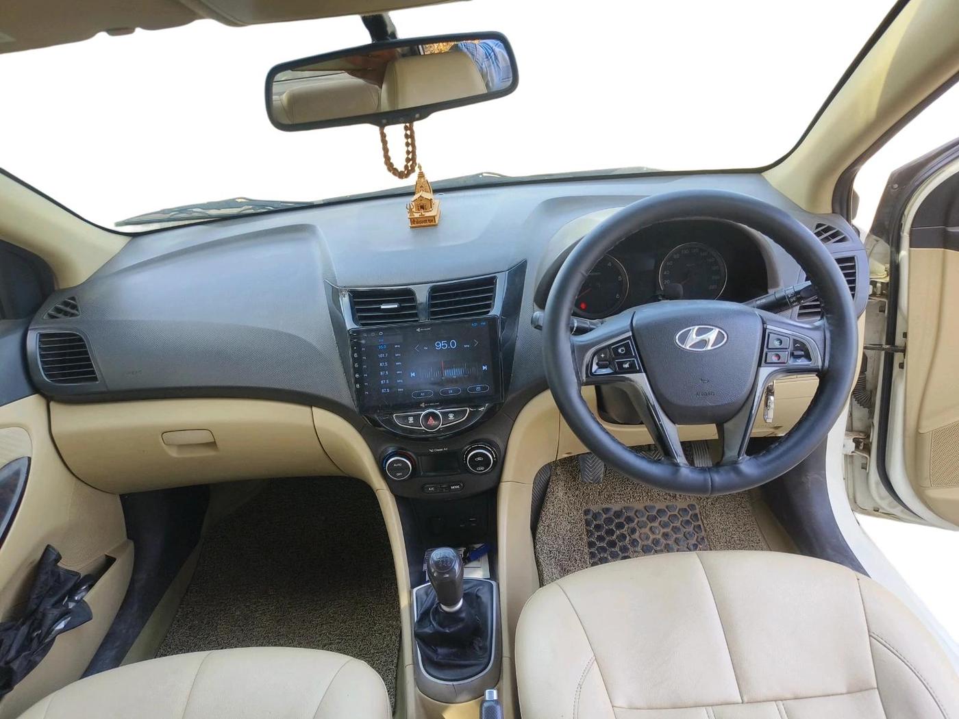 2017 Hyundai Verna 1.6 CRDI S, Diesel, Manual, 1,13,286 km, interior
