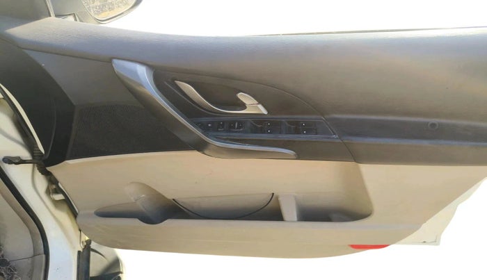 2017 Mahindra XUV500 W10, Diesel, Manual, 1,14,474 km, interior