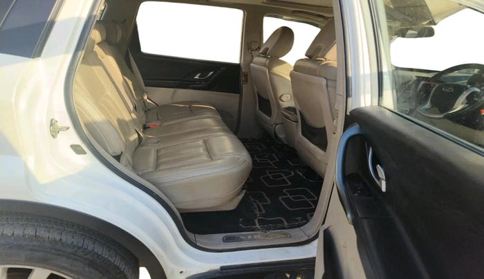 2017 Mahindra XUV500 W10, Diesel, Manual, 1,14,474 km, interior
