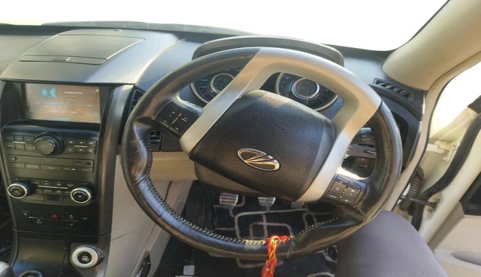 2017 Mahindra XUV500 W10, Diesel, Manual, 1,14,474 km, interior