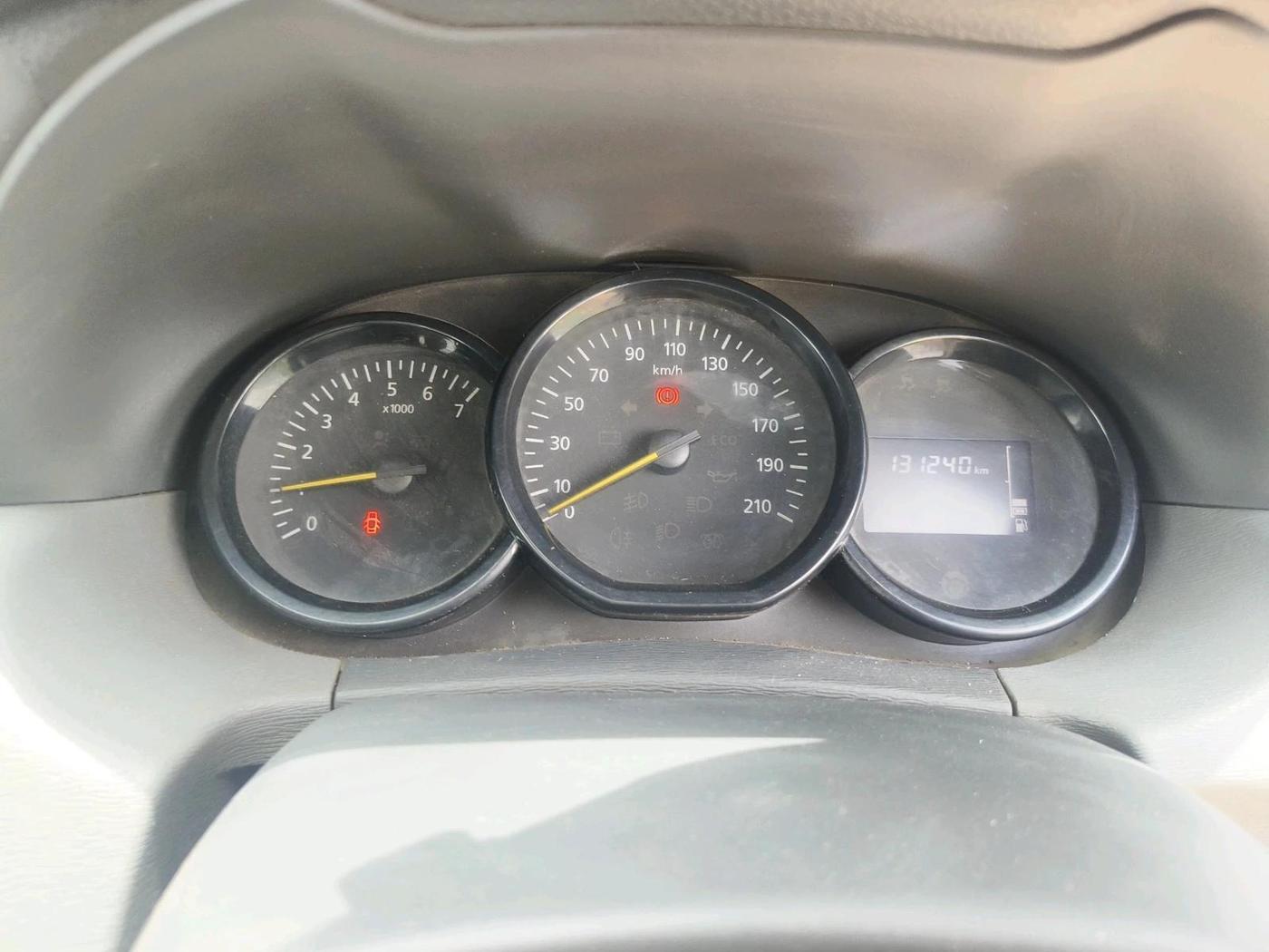 2015 Renault Duster 85 PS RXE DIESEL, Diesel, Manual, 1,45,656 km, interior