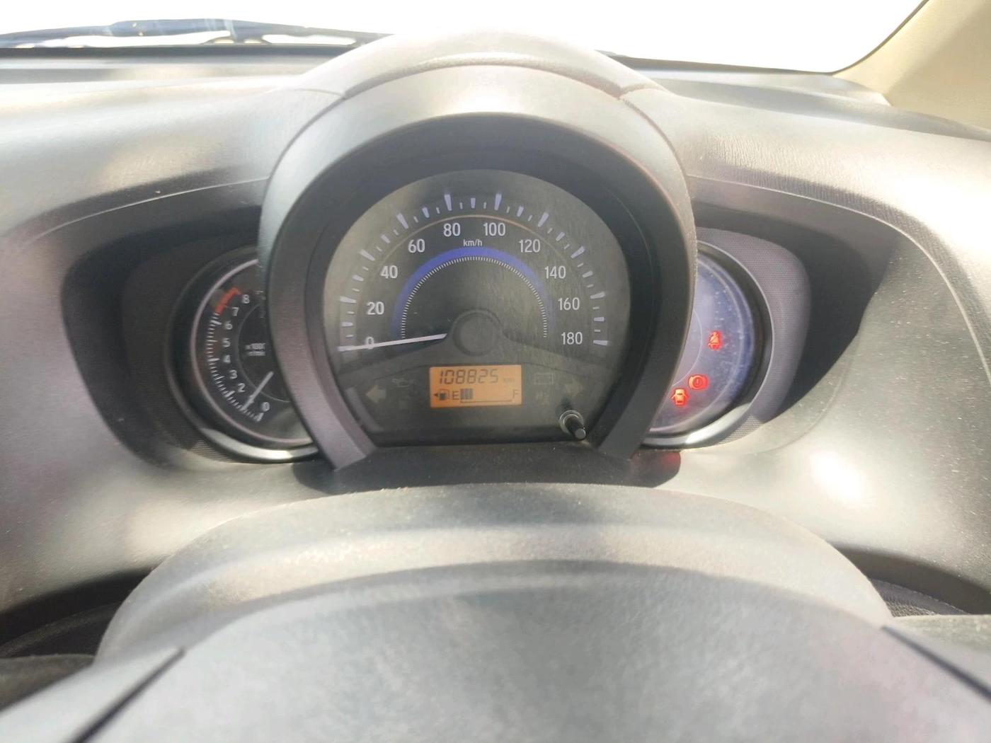 2016 Honda Amaze 1.2L I-VTEC S, CNG, Manual, 1,08,825 km, interior