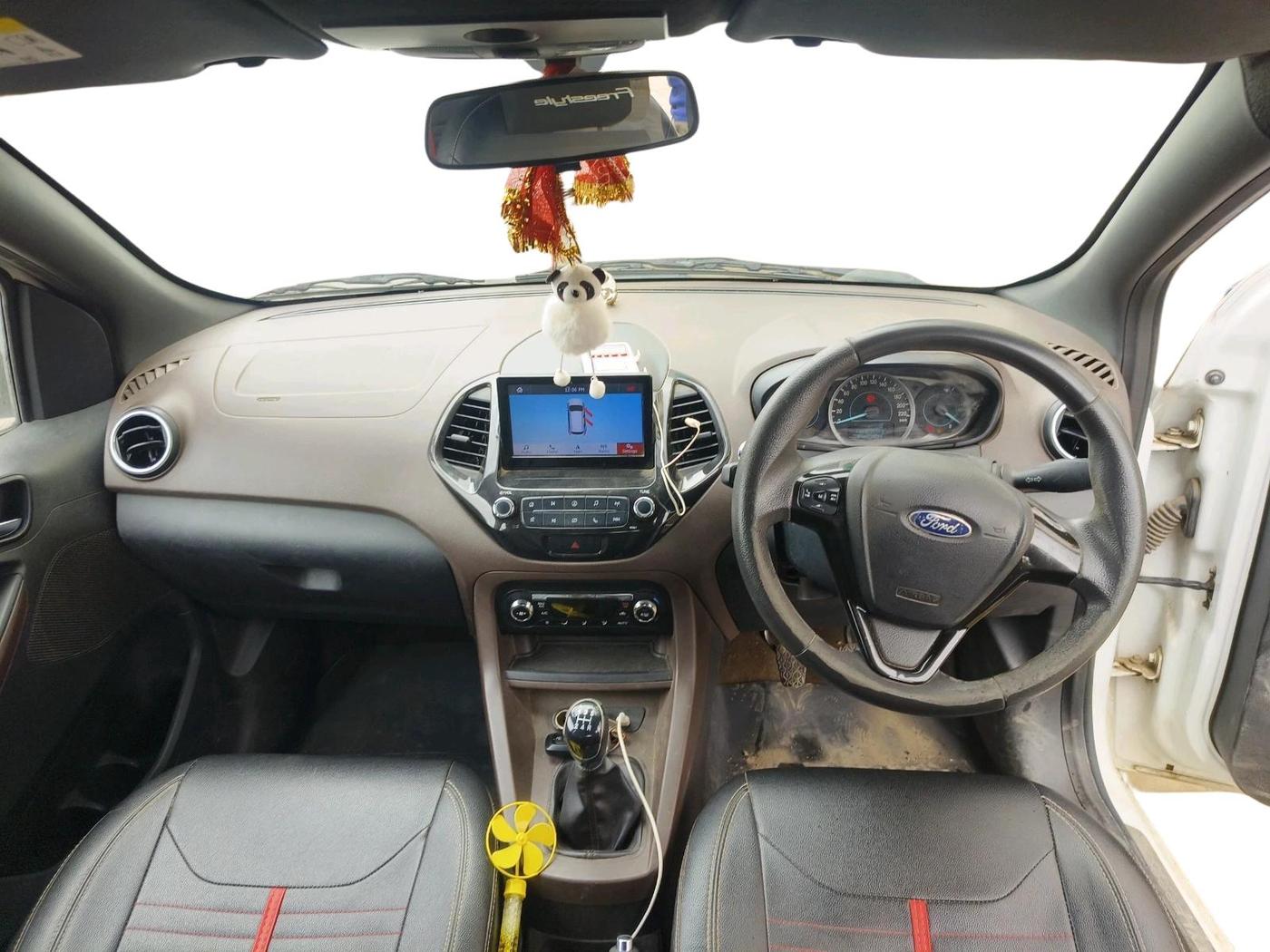 2018 Ford FREESTYLE TITANIUM 1.2 PETROL, Petrol, Manual, 1,43,980 km, interior