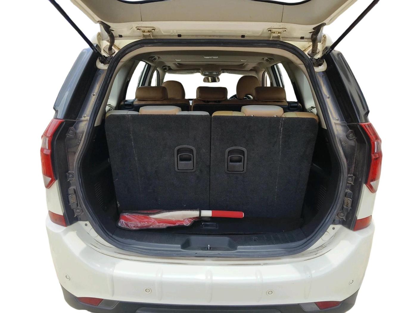 2021 Mahindra XUV500 W11 AT, Diesel, Automatic, 52,415 km, exterior