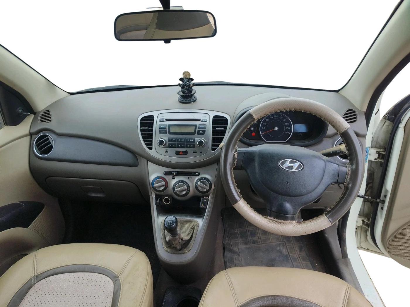2011 Hyundai i10 MAGNA 1.1, CNG, Manual, 1,02,700 km, interior