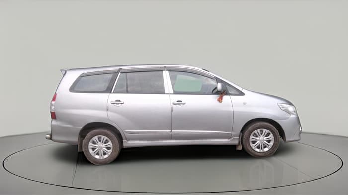 2015 Toyota Innova 2.5 GX 8 STR, Diesel, Manual, 1,43,423 km, exterior