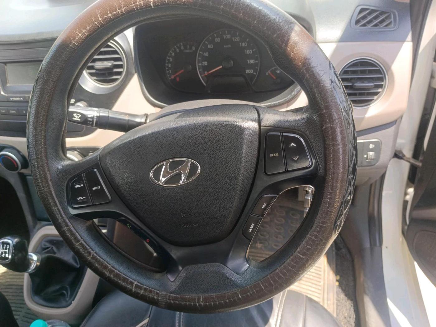 2017 Hyundai Xcent S 1.2, Petrol, Manual, 89,931 km, interior