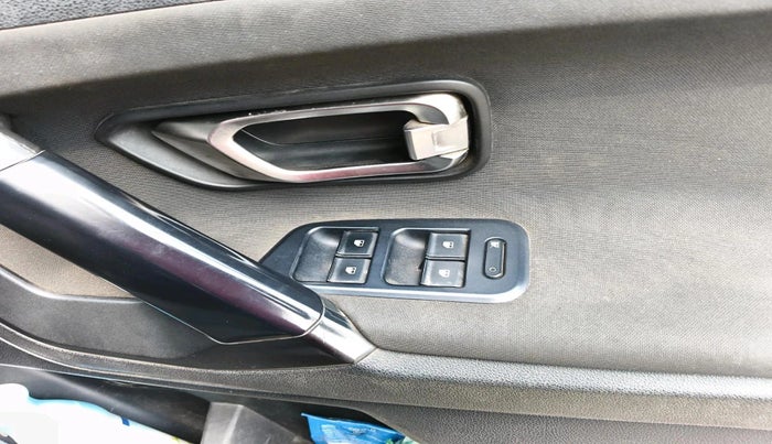 2020 Tata Harrier XT 2.0L KRYOTEC, Diesel, Manual, 71,354 km, interior