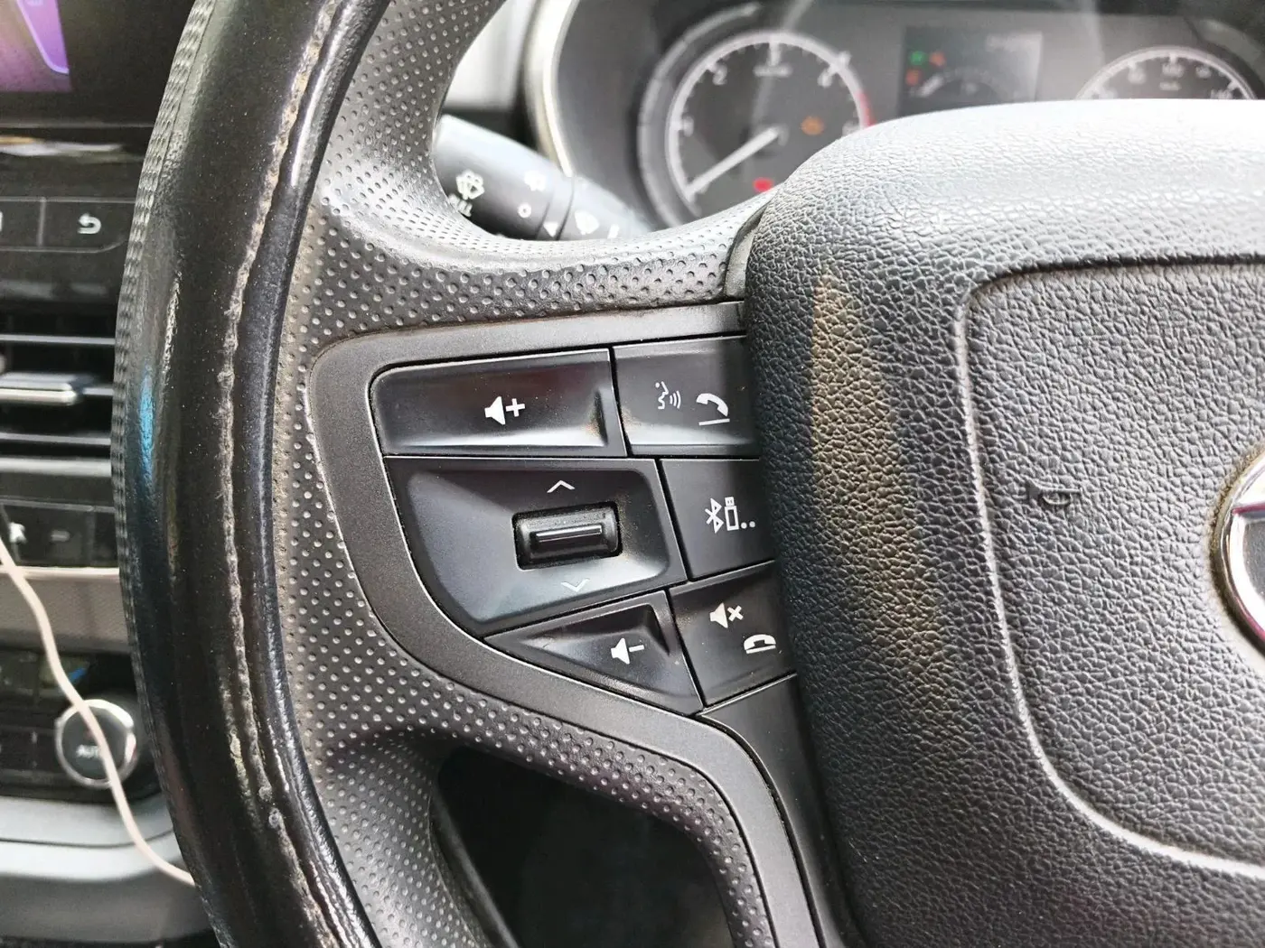 2020 Tata Harrier XT 2.0L KRYOTEC, Diesel, Manual, 71,354 km, interior