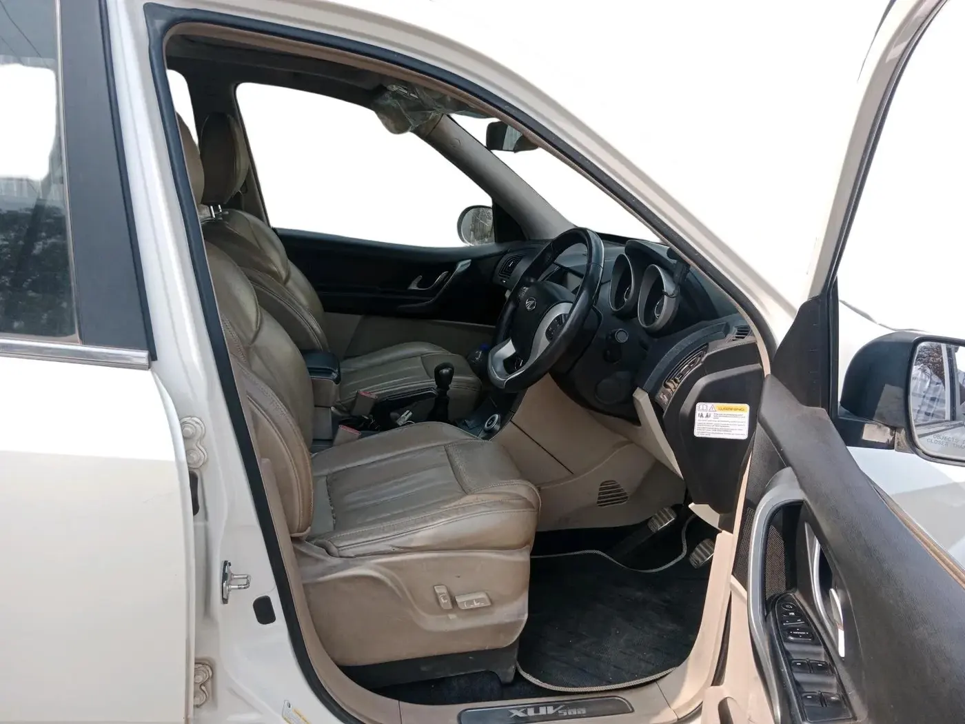 2016 Mahindra XUV500 W10, Diesel, Manual, 1,10,000 km, interior
