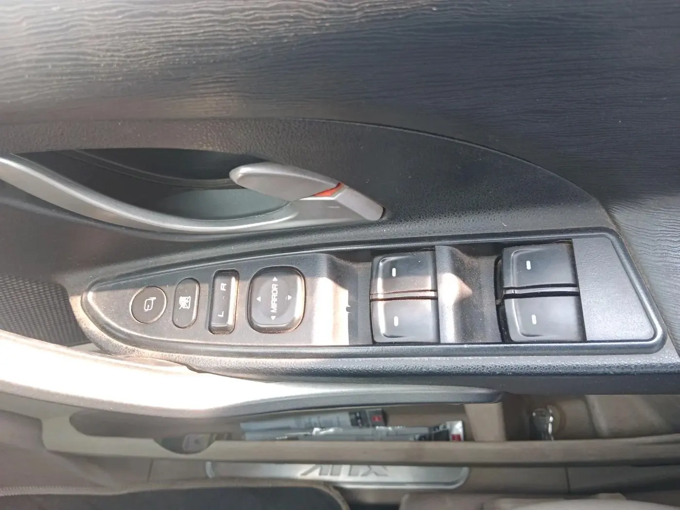 2016 Mahindra XUV500 W10, Diesel, Manual, 1,10,000 km, interior