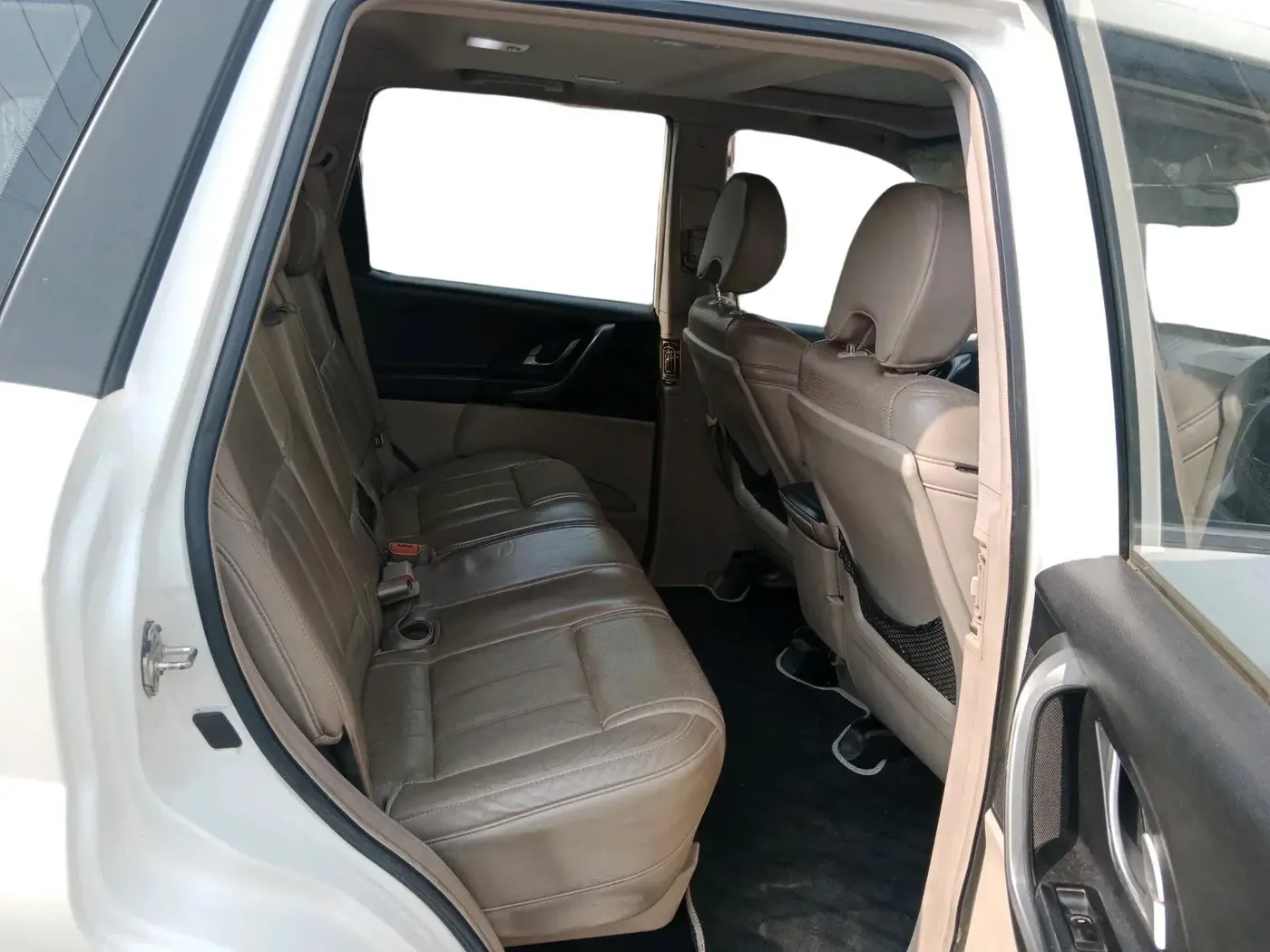 2016 Mahindra XUV500 W10, Diesel, Manual, 1,10,000 km, interior