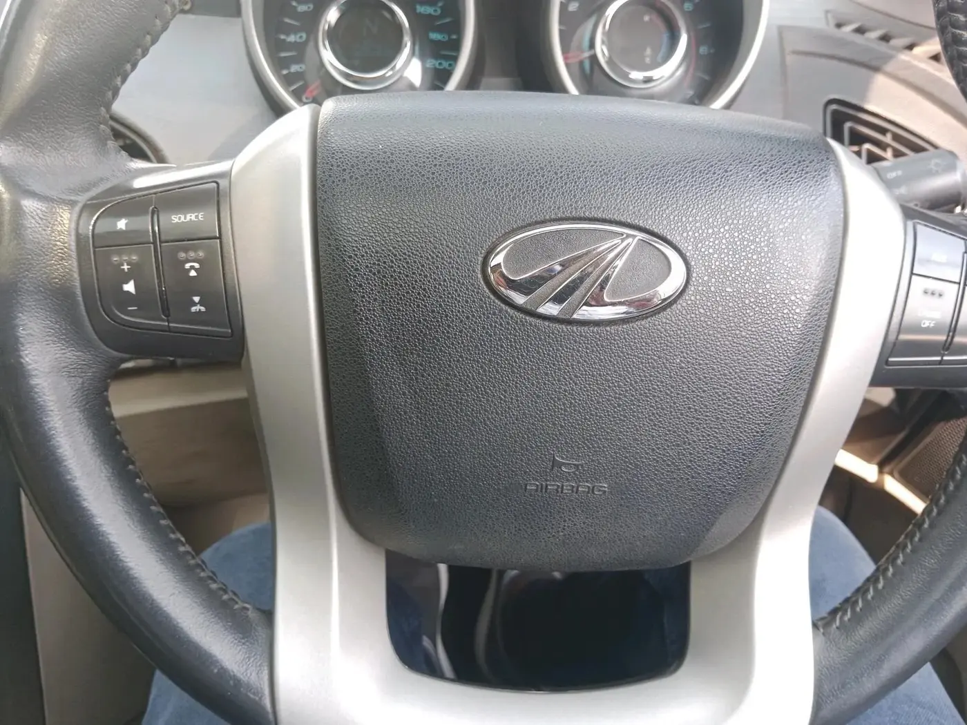 2016 Mahindra XUV500 W10, Diesel, Manual, 1,10,000 km, interior