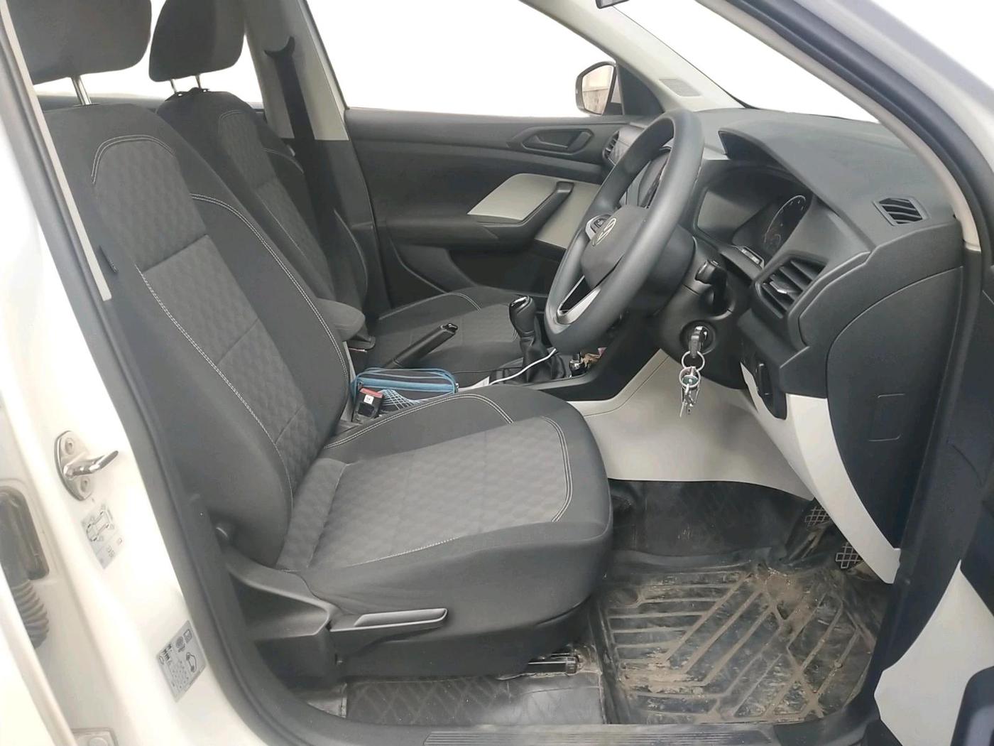 2024 Volkswagen TAIGUN COMFORTLINE 1.0 TSI MT, Petrol, Manual, 27,851 km, interior