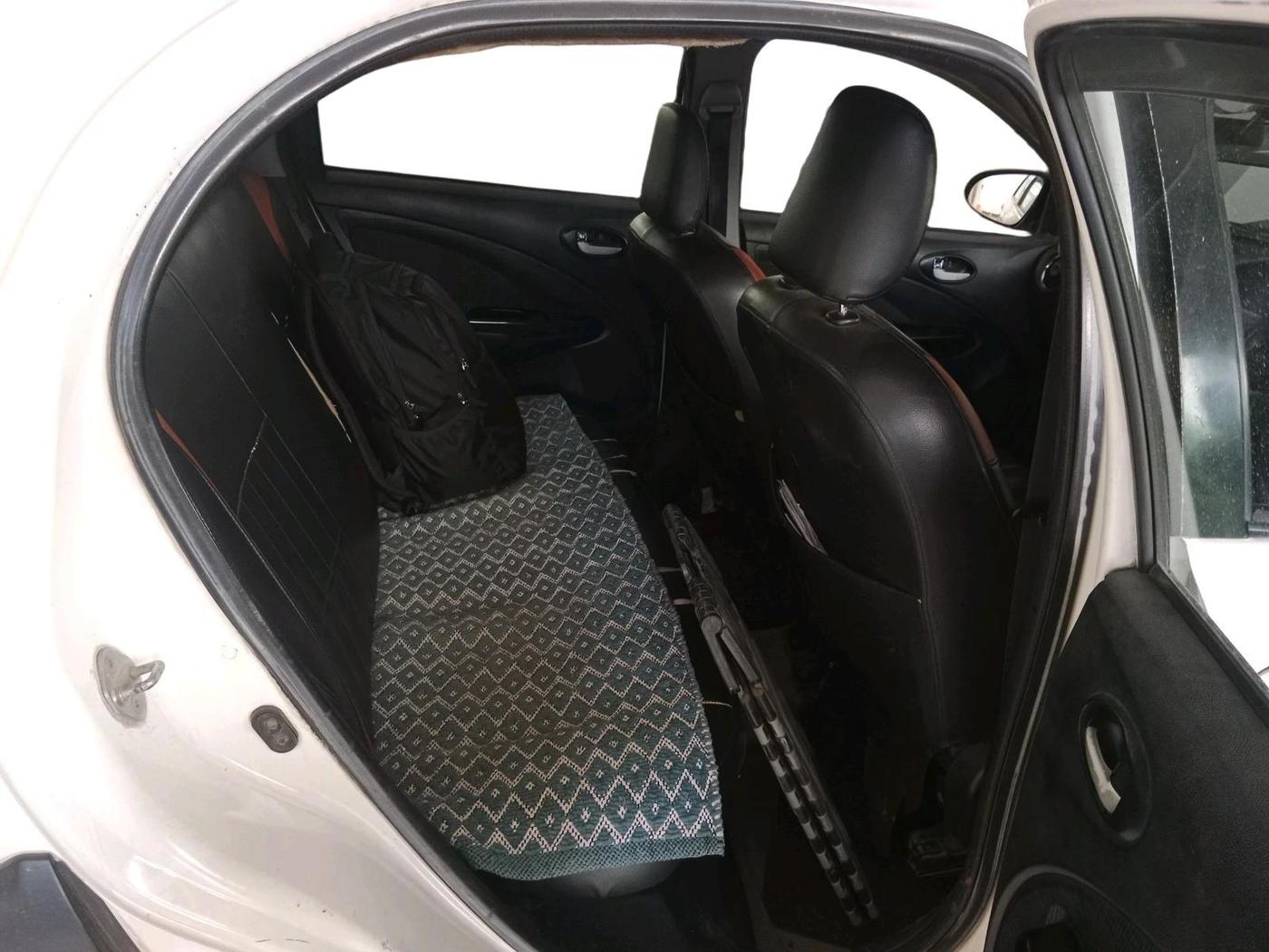 2015 Toyota Etios CROSS 1.4 VD, Diesel, Manual, 1,76,924 km, interior