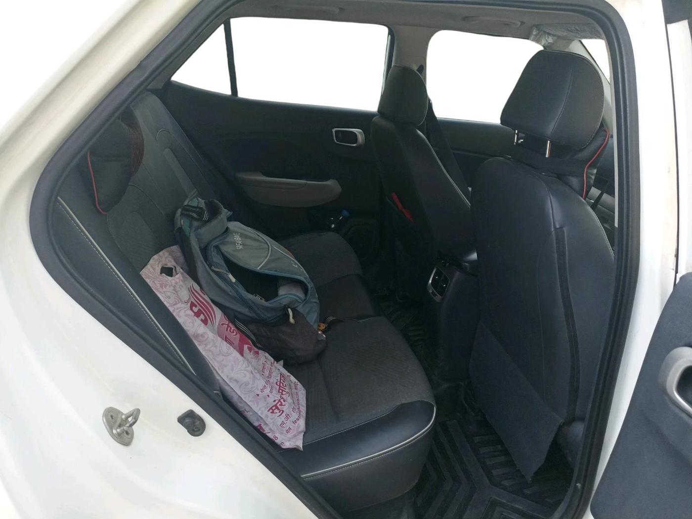 2019 Hyundai VENUE SX 1.4 CRDi DUAL TONE, Diesel, Manual, 1,42,042 km, interior