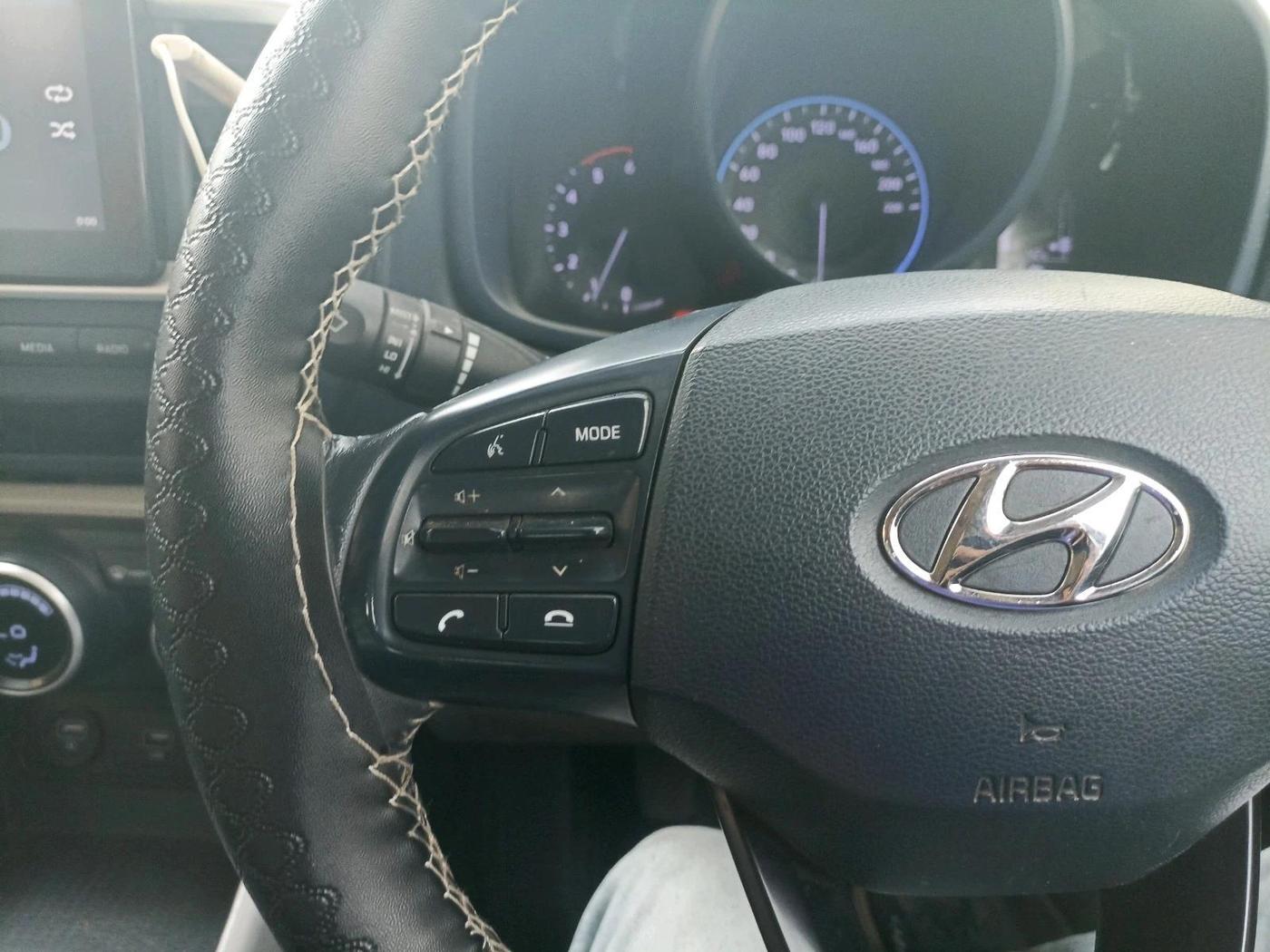 2019 Hyundai VENUE SX 1.4 CRDi DUAL TONE, Diesel, Manual, 1,42,042 km, interior