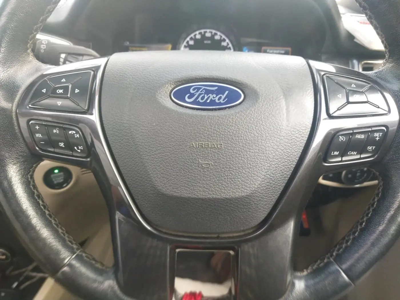 2021 Ford Endeavour TITANIUM PLUS 2.0 4X2 AT SUNROOF, Diesel, Automatic, 1,22,923 km, interior