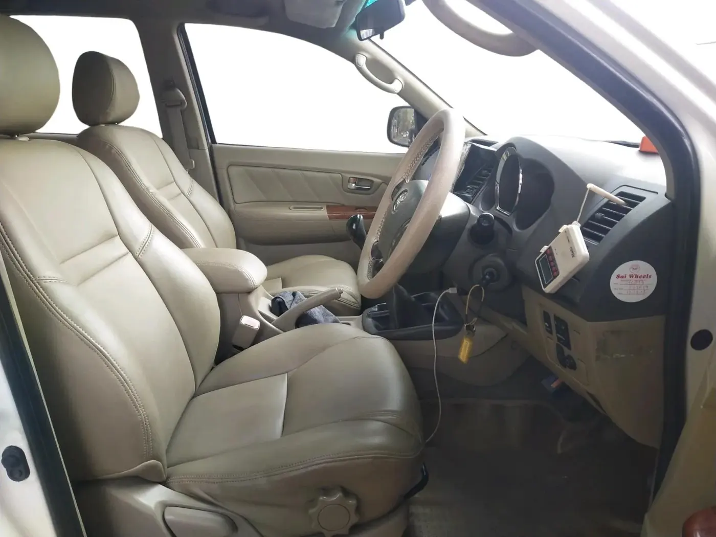 2010 Toyota Fortuner 3.0 4X4 MT, Diesel, Manual, 3,01,102 km, interior