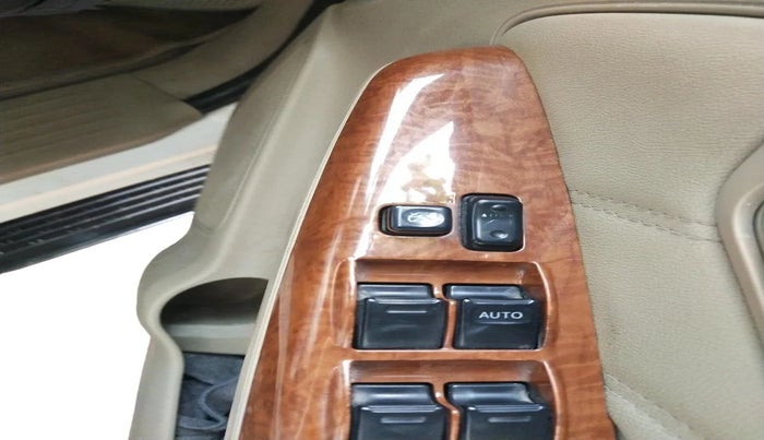 2010 Toyota Fortuner 3.0 4X4 MT, Diesel, Manual, 3,01,102 km, interior