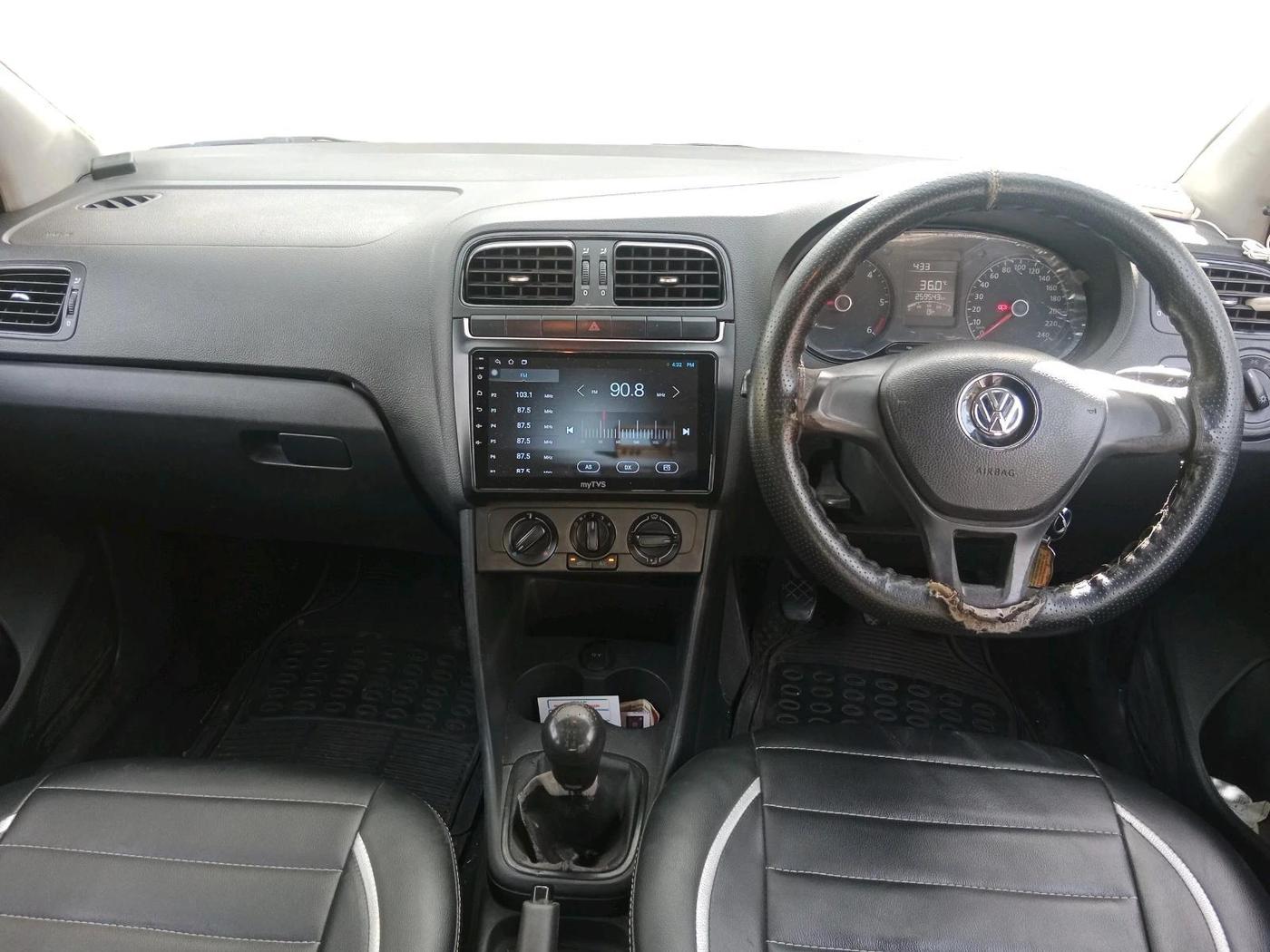 2014 Volkswagen Polo TRENDLINE 1.5L, Diesel, Manual, 2,59,543 km, interior
