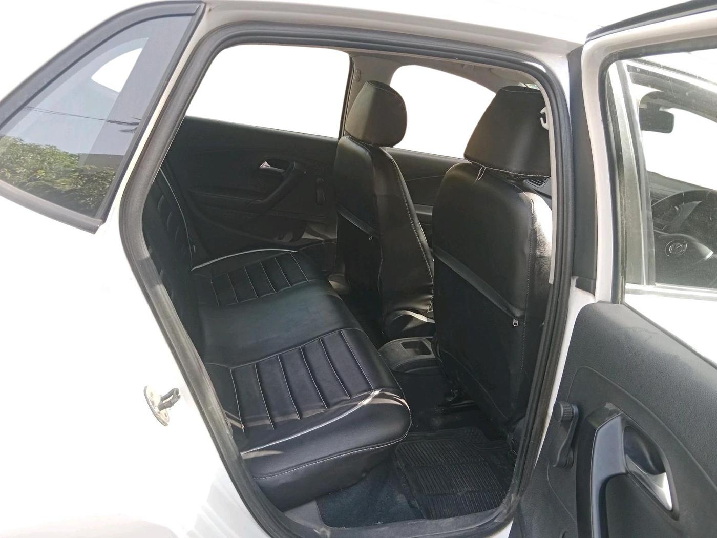 2014 Volkswagen Polo TRENDLINE 1.5L, Diesel, Manual, 2,59,543 km, interior