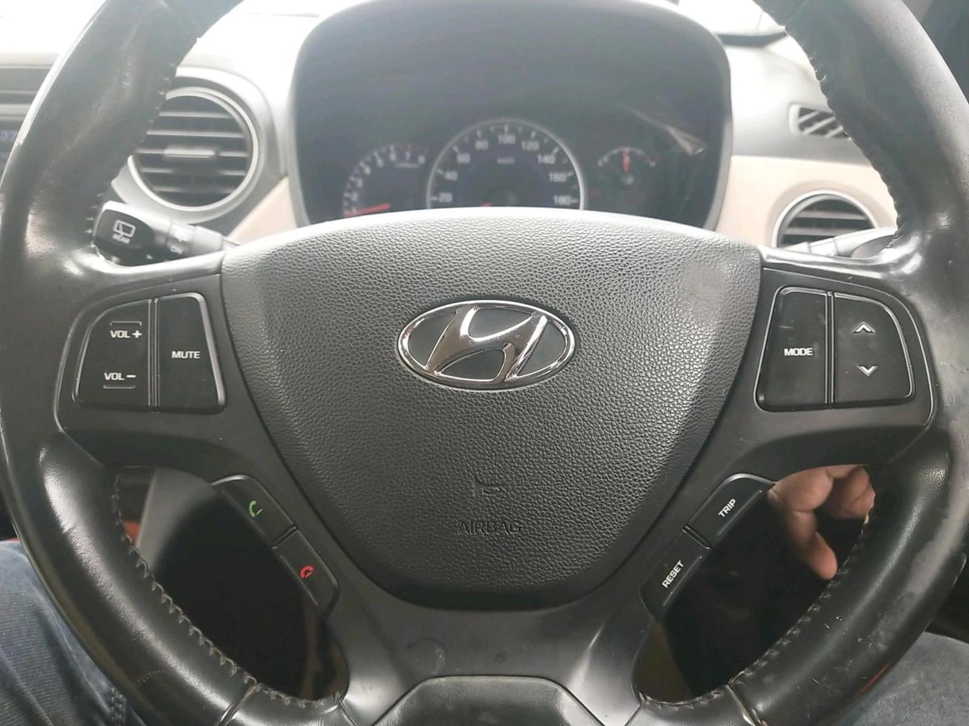 2014 Hyundai Grand i10 ASTA (O) 1.2 KAPPA VTVT, Petrol, Manual, 1,22,676 km, interior