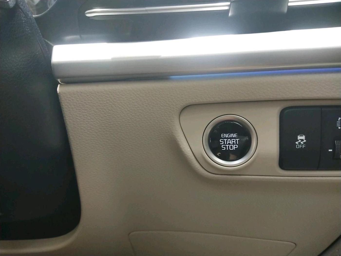 2022 KIA CARENS LUXURY PLUS 1.5 DIESEL AT 6 STR, Diesel, Automatic, 19,913 km, interior