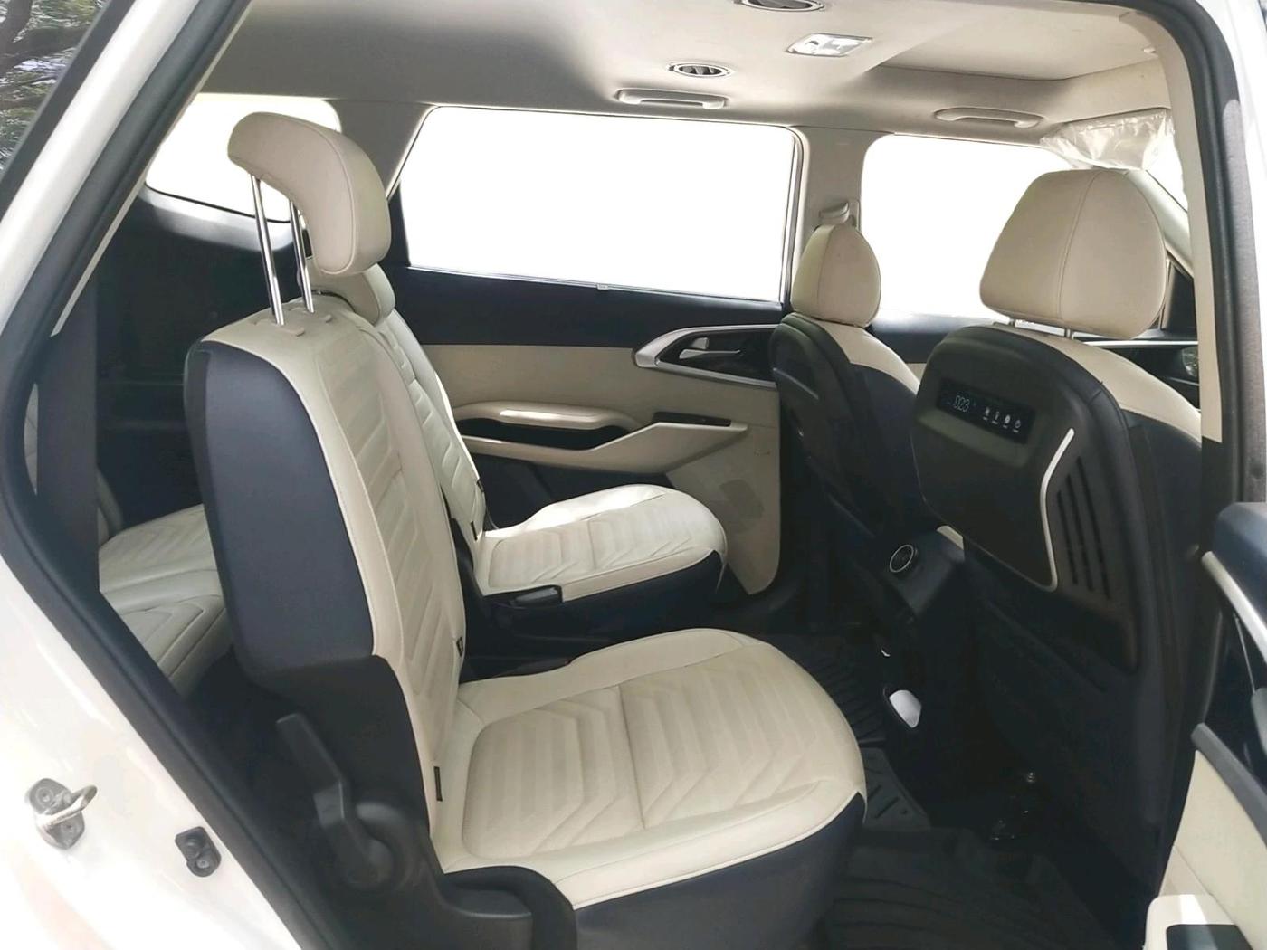 2022 KIA CARENS LUXURY PLUS 1.5 DIESEL AT 6 STR, Diesel, Automatic, 19,913 km, interior