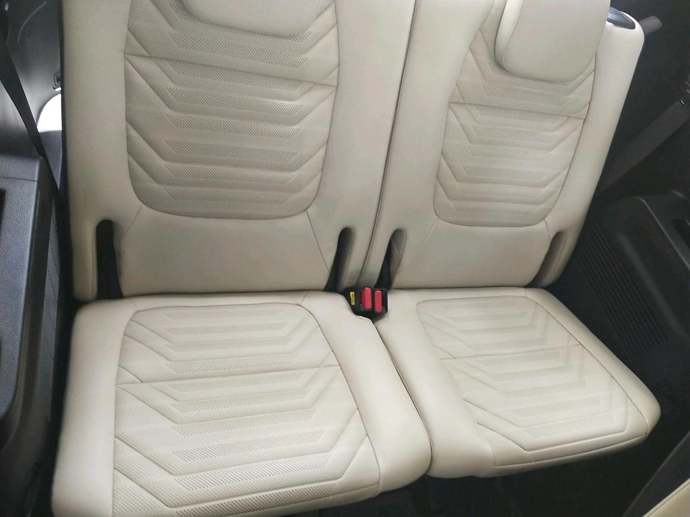 2022 KIA CARENS LUXURY PLUS 1.5 DIESEL AT 6 STR, Diesel, Automatic, 19,913 km, interior