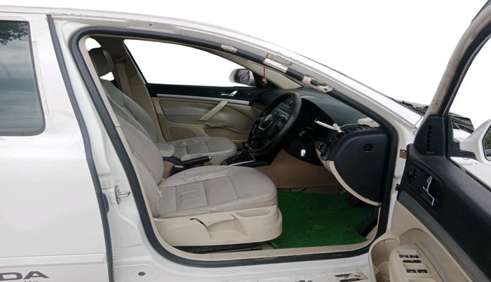 2011 Skoda Laura AMBIENTE 2.0 TDI CR AT, Diesel, Automatic, 1,09,299 km, interior