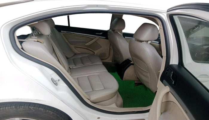 2011 Skoda Laura AMBIENTE 2.0 TDI CR AT, Diesel, Automatic, 1,09,299 km, interior