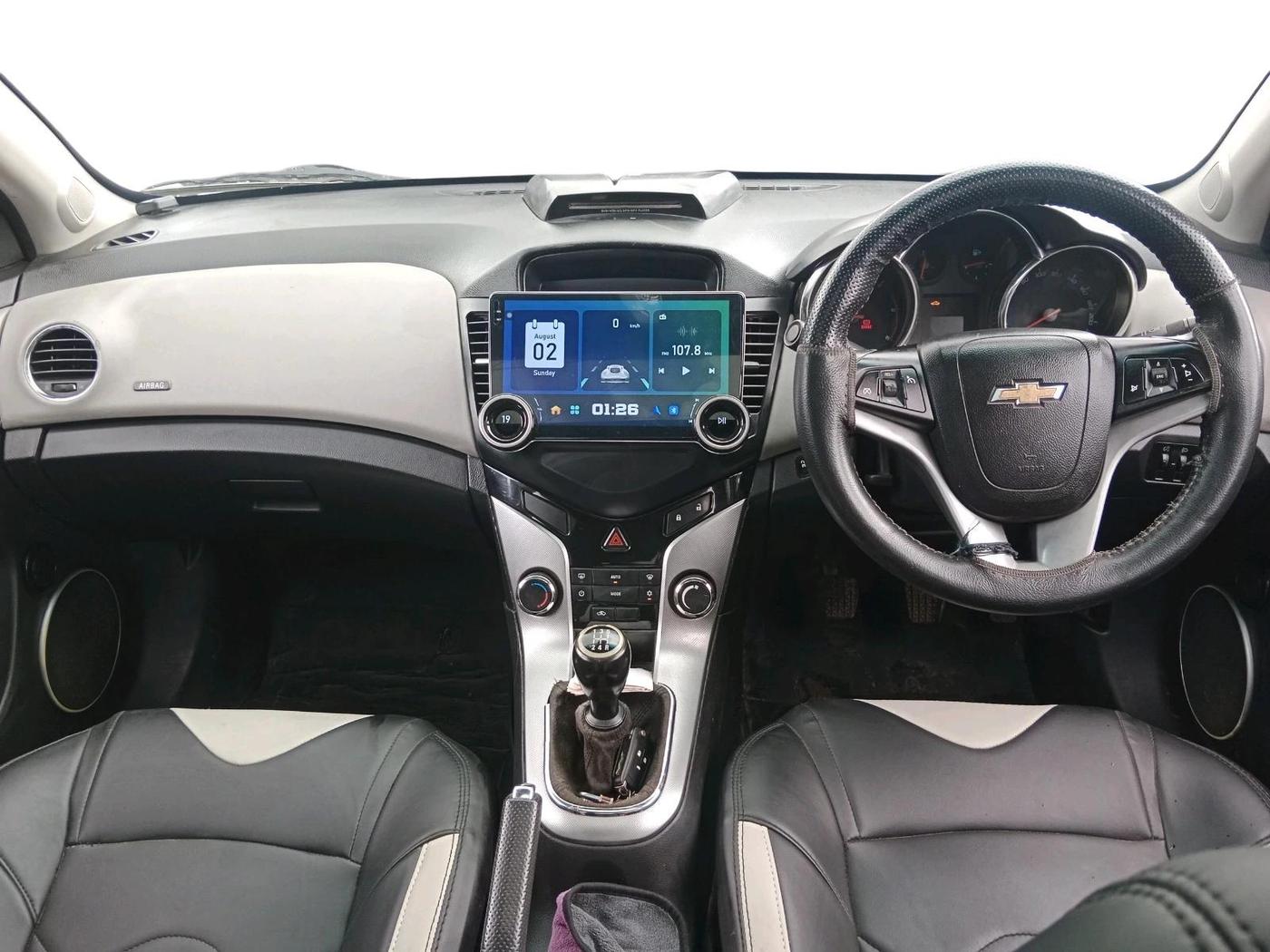 2011 Chevrolet Cruze LTZ, Diesel, Manual, 1,40,621 km, interior