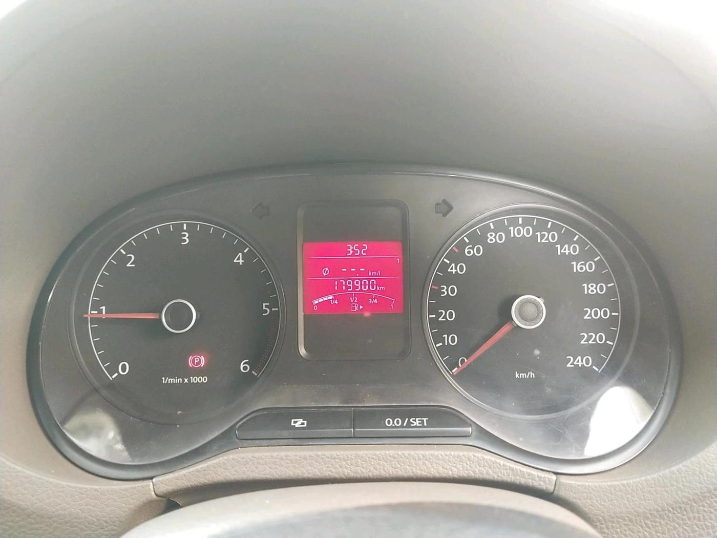 2012 Volkswagen Vento HIGHLINE DIESEL 1.6, Diesel, Manual, 1,79,900 km, interior