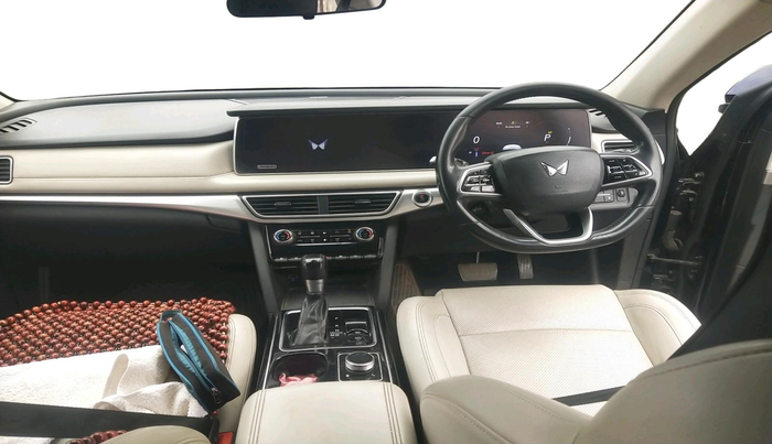 2022 Mahindra XUV700 AX 7 LUXURY D AWD AT 7 STR, Diesel, Automatic, 1,71,131 km, interior